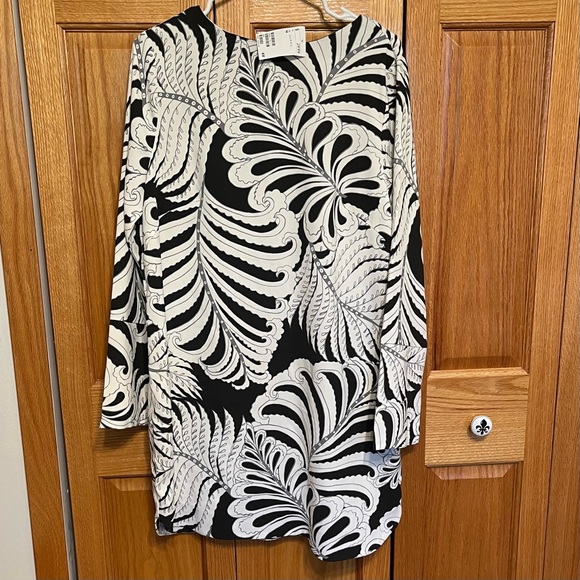 H&M Dresses & Skirts - Grey and ivory leaf print dress from H&M. Size 14 Long sleeves round nec…